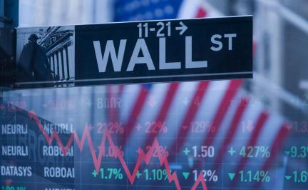 AI stock sell-off sparks fears of an artificial intelligence bubble bursting on Wall Street in December 2025