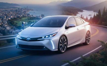 Toyota Prius Plug-In Hybrid Nightshade Edition 2026 exterior view