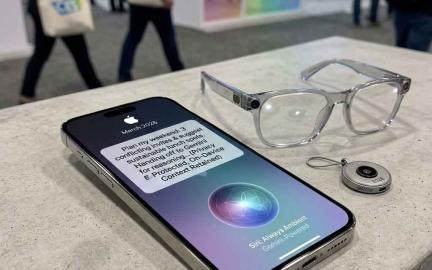 Apple AI wearables concept including smart glasses, AI pendant and camera AirPods tied to the upcoming Siri upgrade in 2026